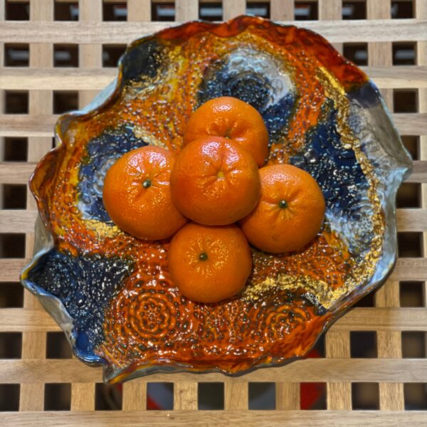 Assiette céramiques artisanale, fait main. Magnifique poterie lavable pour décoration de table ou plateau de fruits aux couleurs divines.