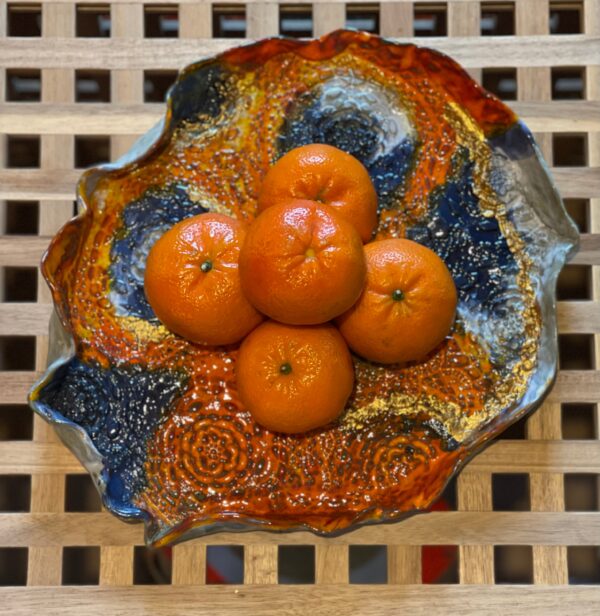 Assiette céramiques artisanale, fait main. Magnifique poterie lavable pour décoration de table ou plateau de fruits aux couleurs divines.