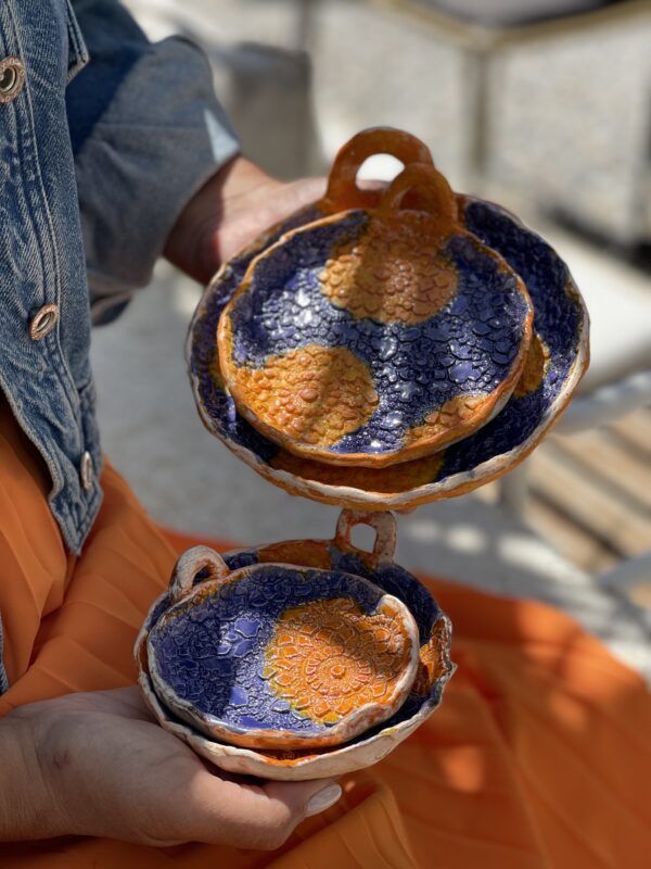 4 assiettes en céramique couleurs uniques