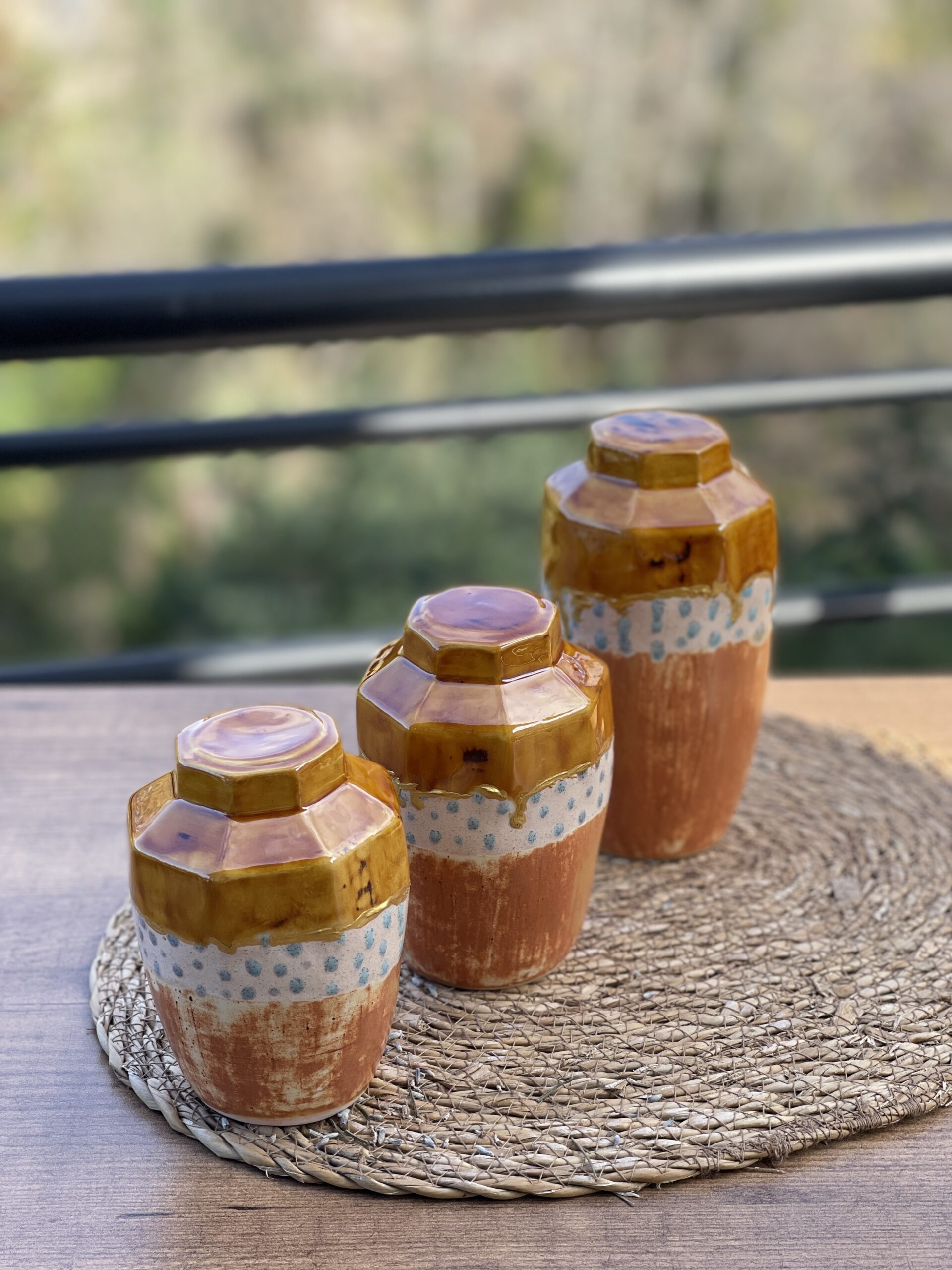 Trio de vases en céramique faits main – Image 2