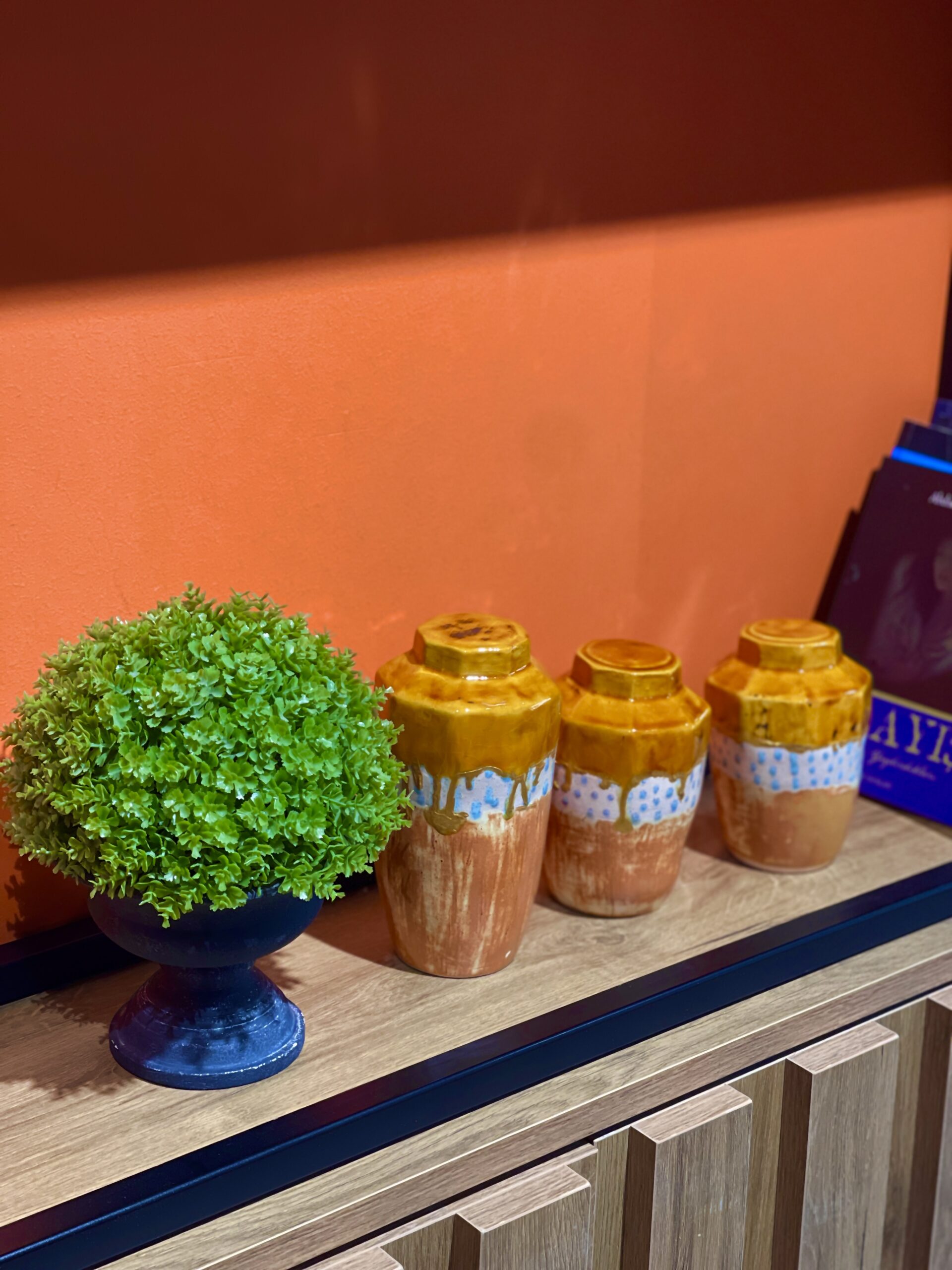 Trio de vases en céramique faits main – Image 8