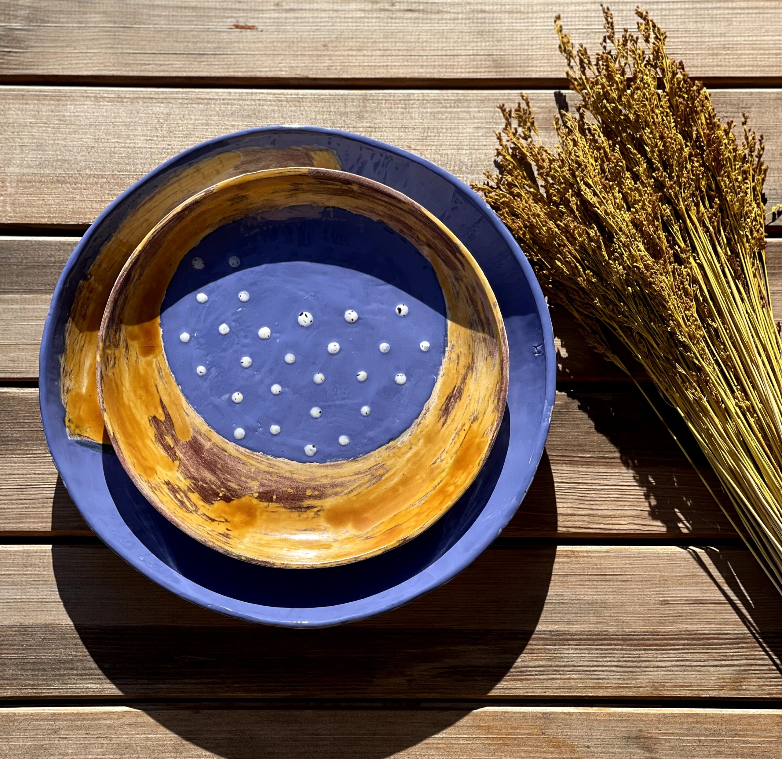 Belle assiette en céramiques, fait main. Usage décoratif et pratique aux couleurs uniques. – Image 2