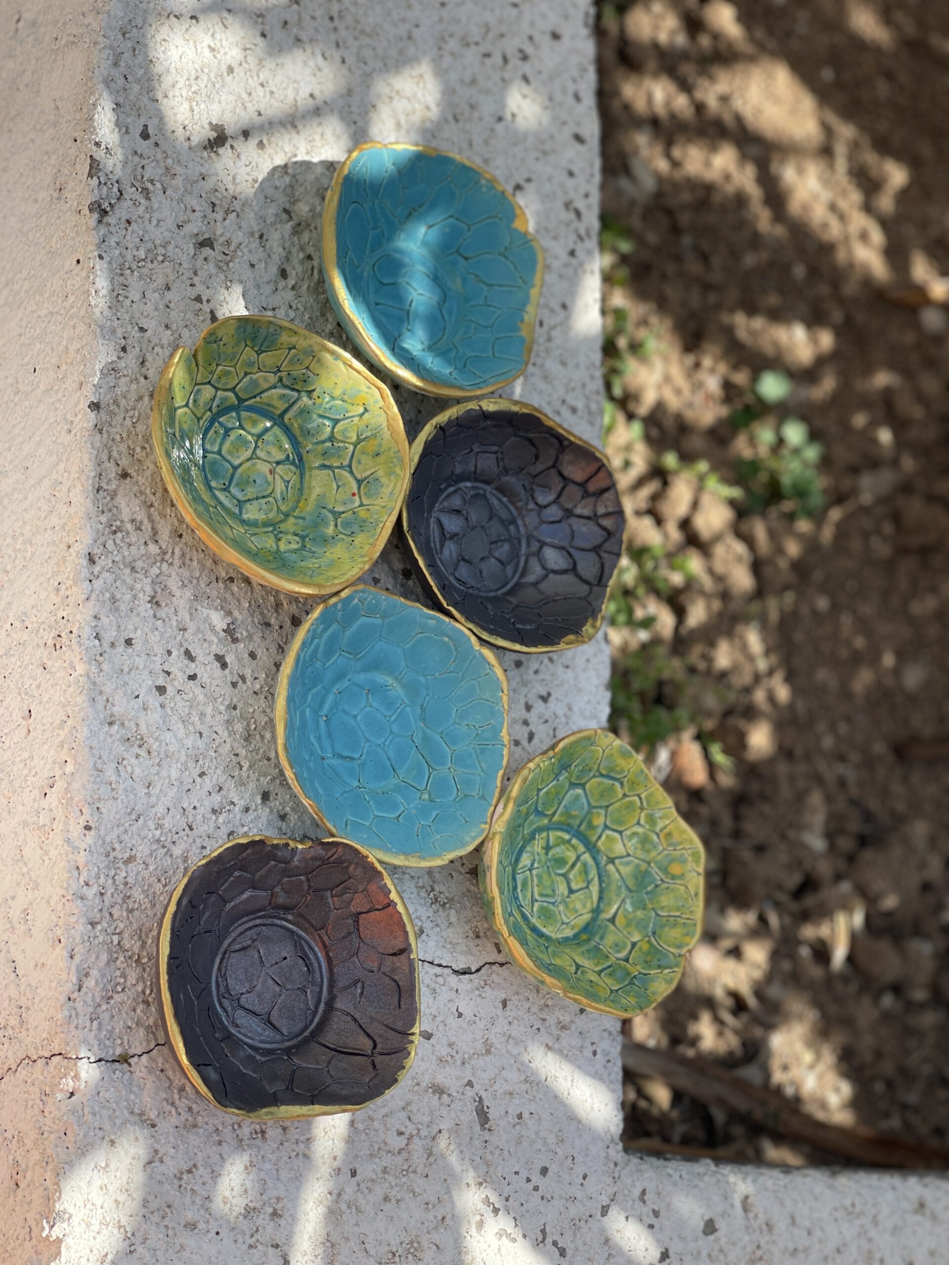 6 petites assiettes en céramique, fait main, vert, bleu, marron, à usages multiples – Image 4