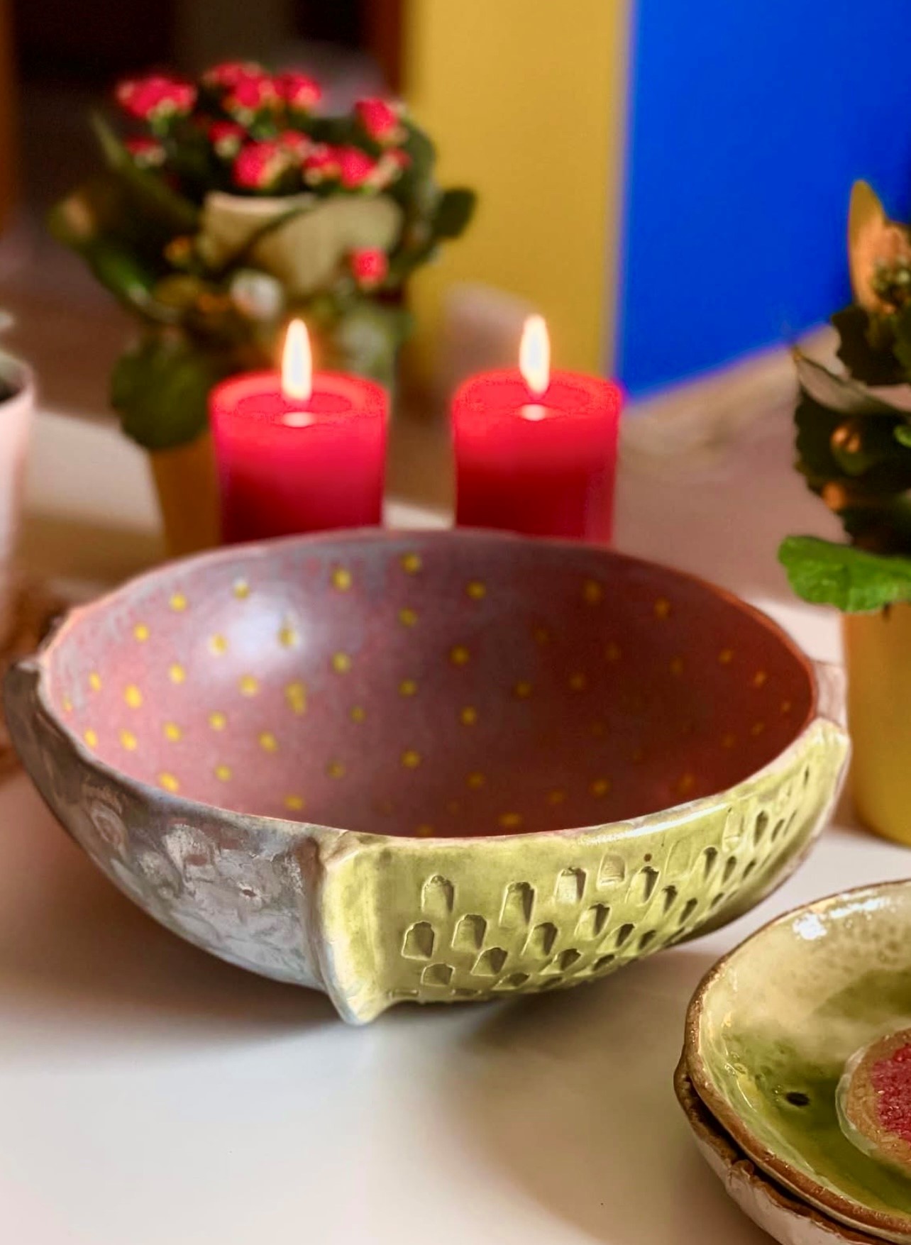 Bol de service en céramique fait main. Magnifique poterie artisanale à usages multiples – Image 2