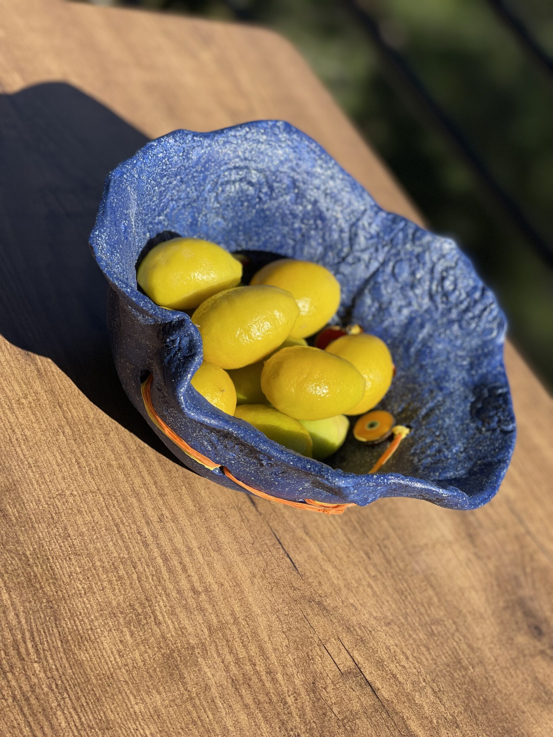 Bol en céramique fine fait main à usages multiples. – Image 2