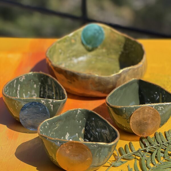 4 bols en céramique fait main. Sublime poterie artisanale à usage multiples.