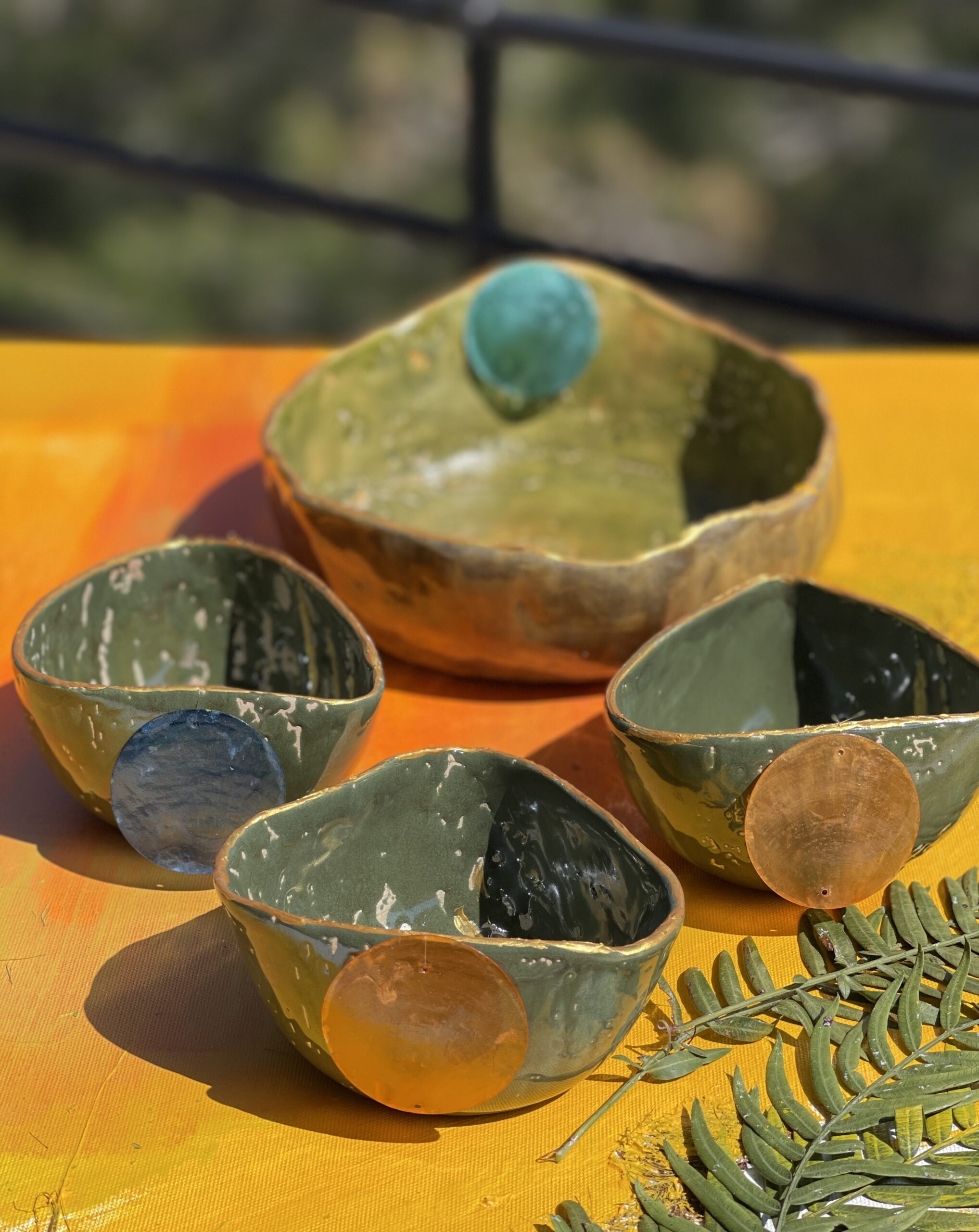 4 bols en céramique fait main. Sublime poterie artisanale à usage multiples.