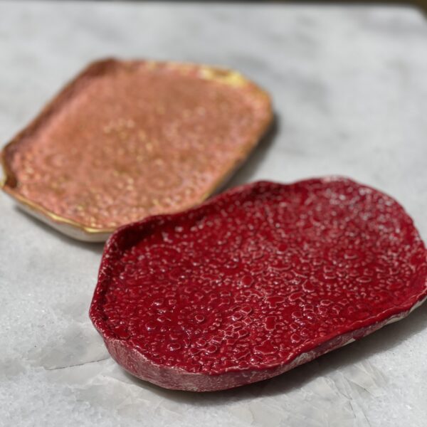 Duo d'assiettes ovales en céramiques fait main. Poteries artisanales à usages multiples.