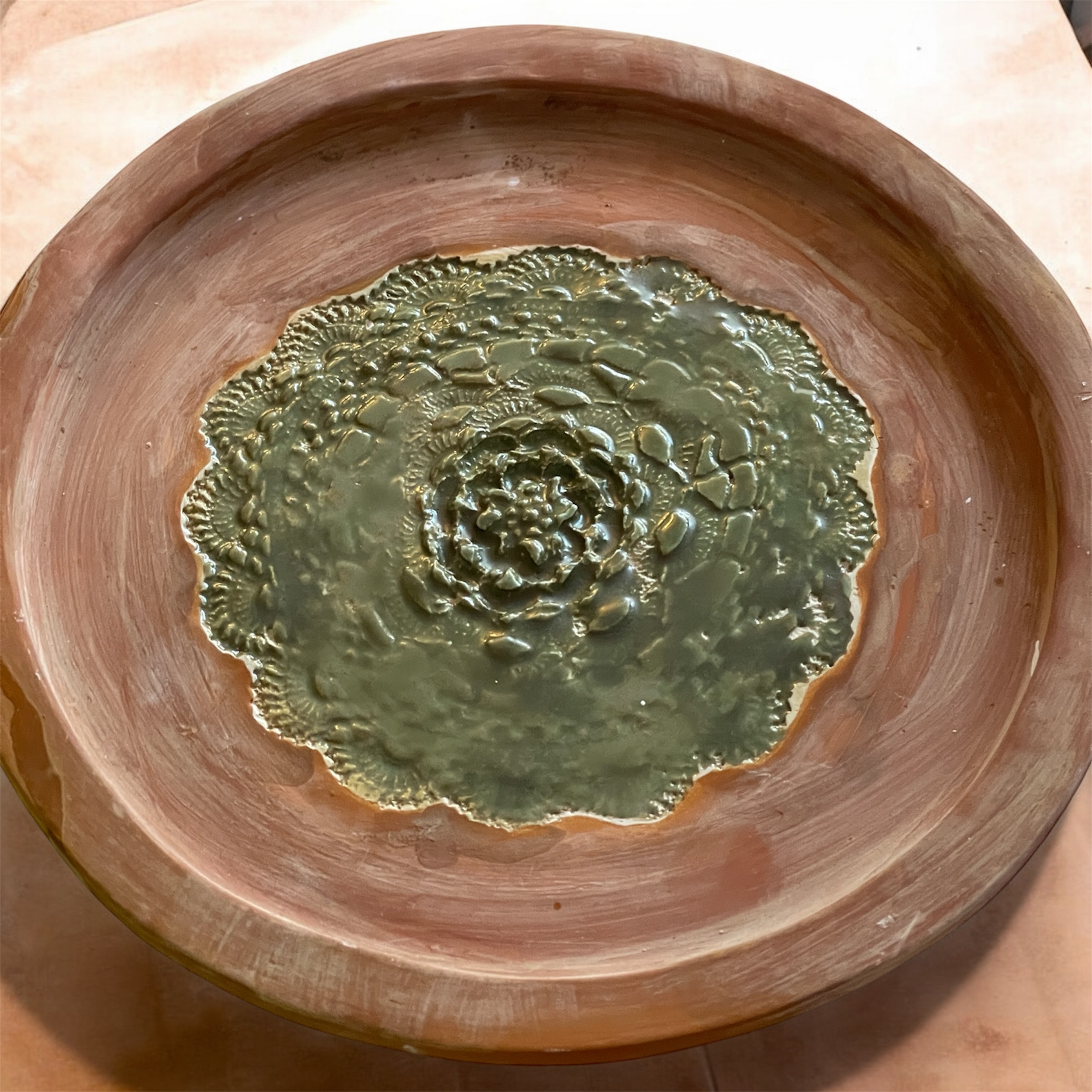 2 tasses en céramiques accompagnées d’une assiette assortie fait main. – Image 15