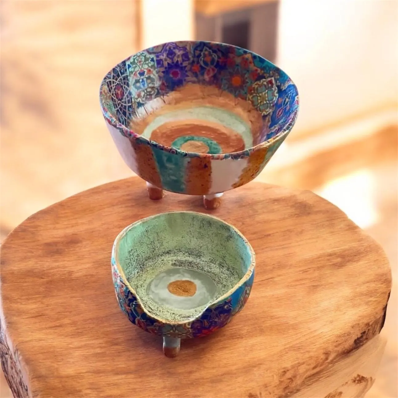 Bols en céramique sur pieds fait main. Magnifique poterie fine à usage décoratif et pratique – Image 6