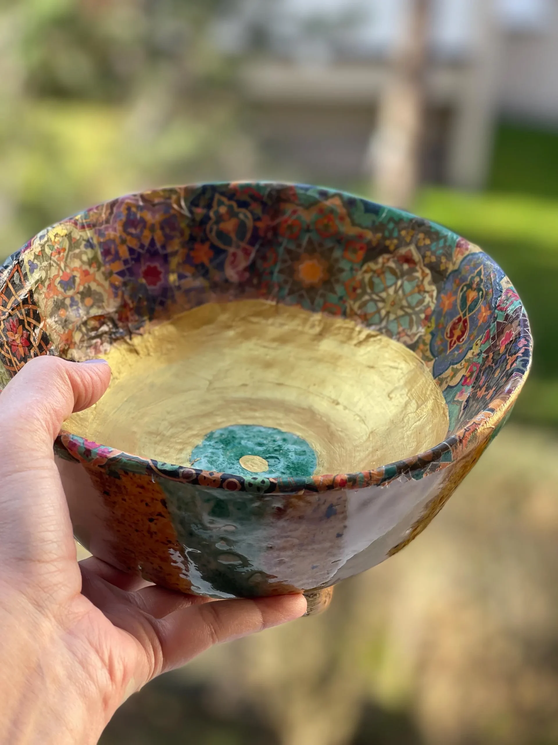 Bols en céramique sur pieds fait main. Magnifique poterie fine à usage décoratif et pratique – Image 7