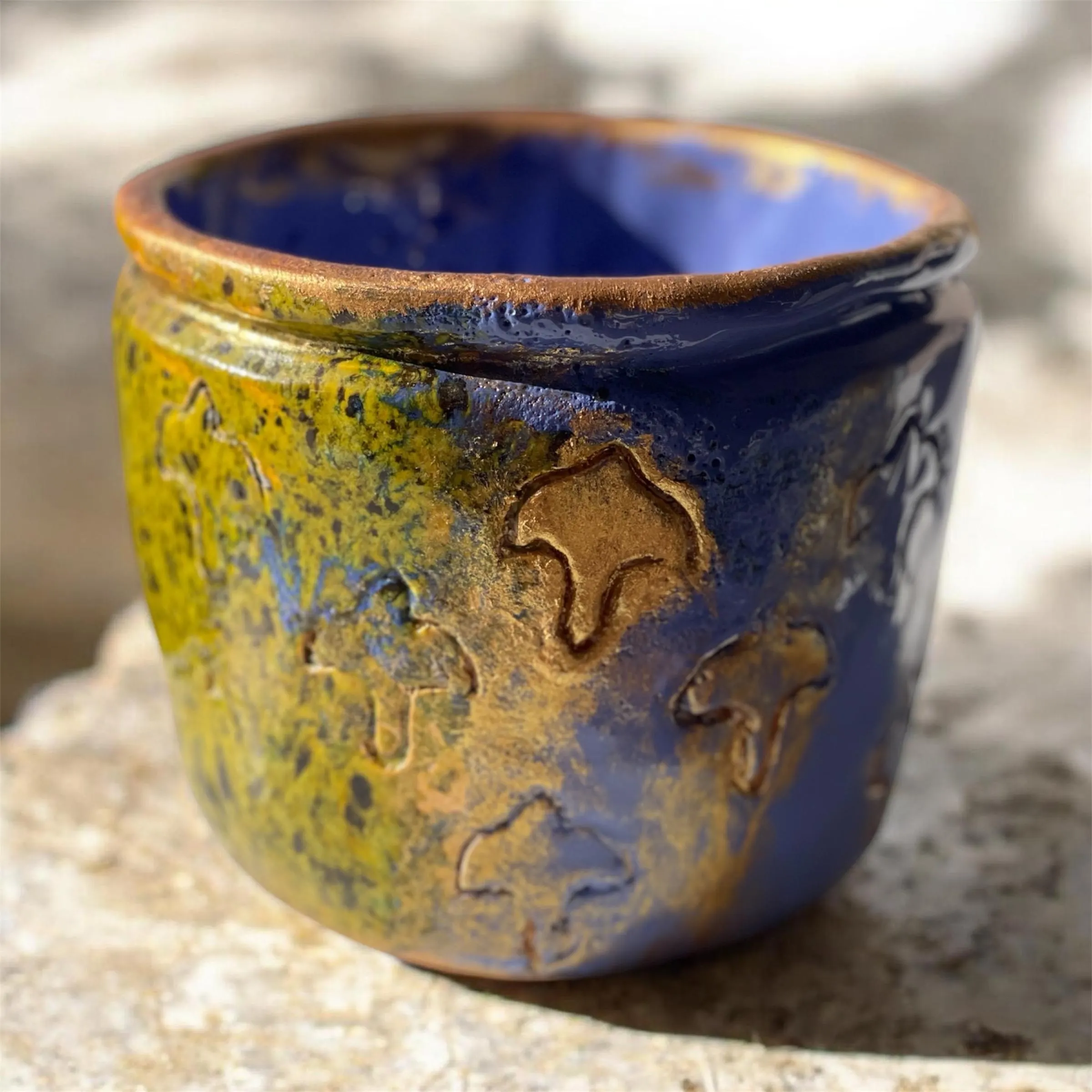 Pot en céramique désigne, poterie artisanale fait main, avec des reliefs en couleurs splendide – Image 7