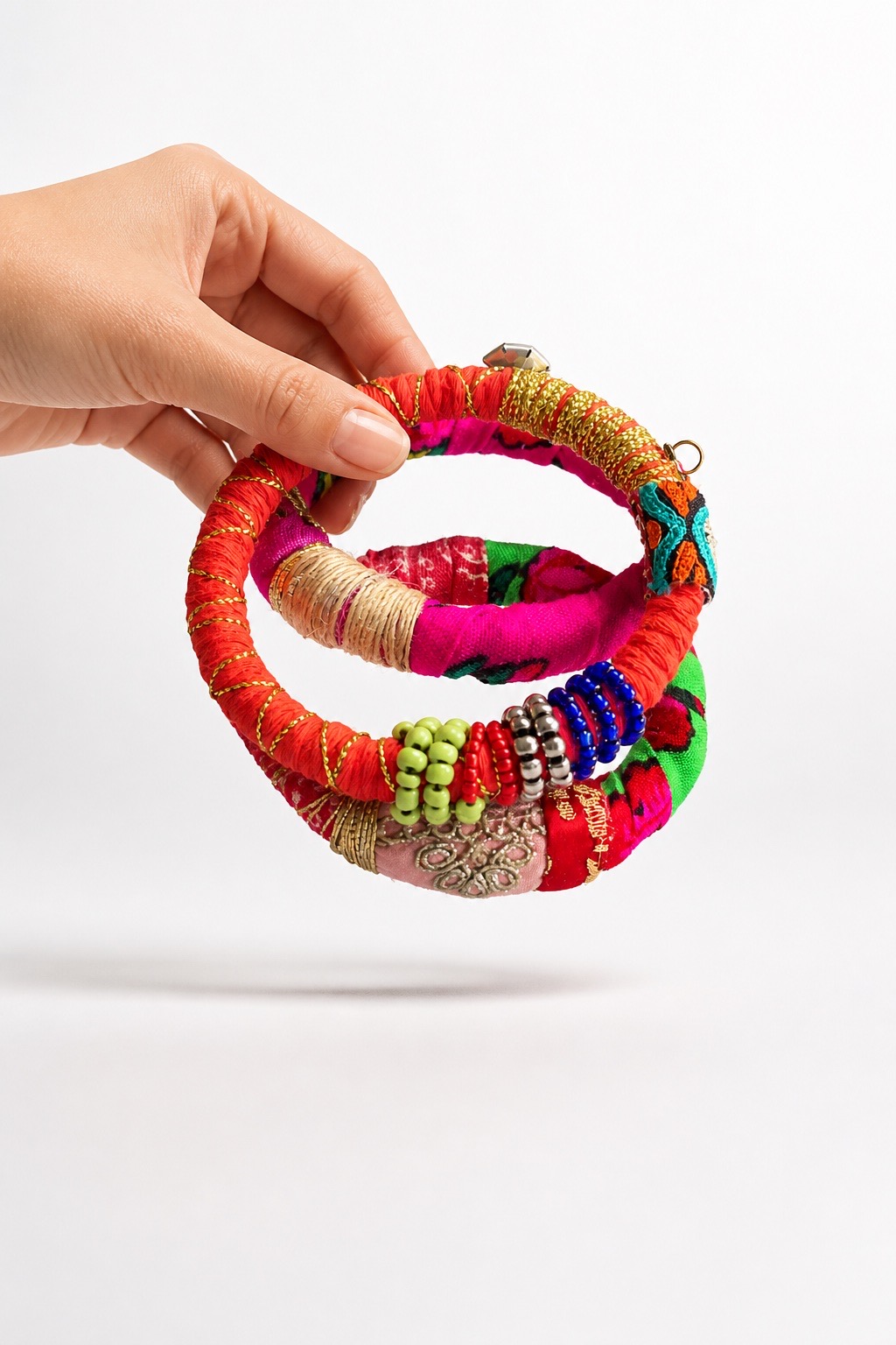 Trio de Bracelets Textile Artisanaux Bohème Chic en Tissus d’Orient – Image 2