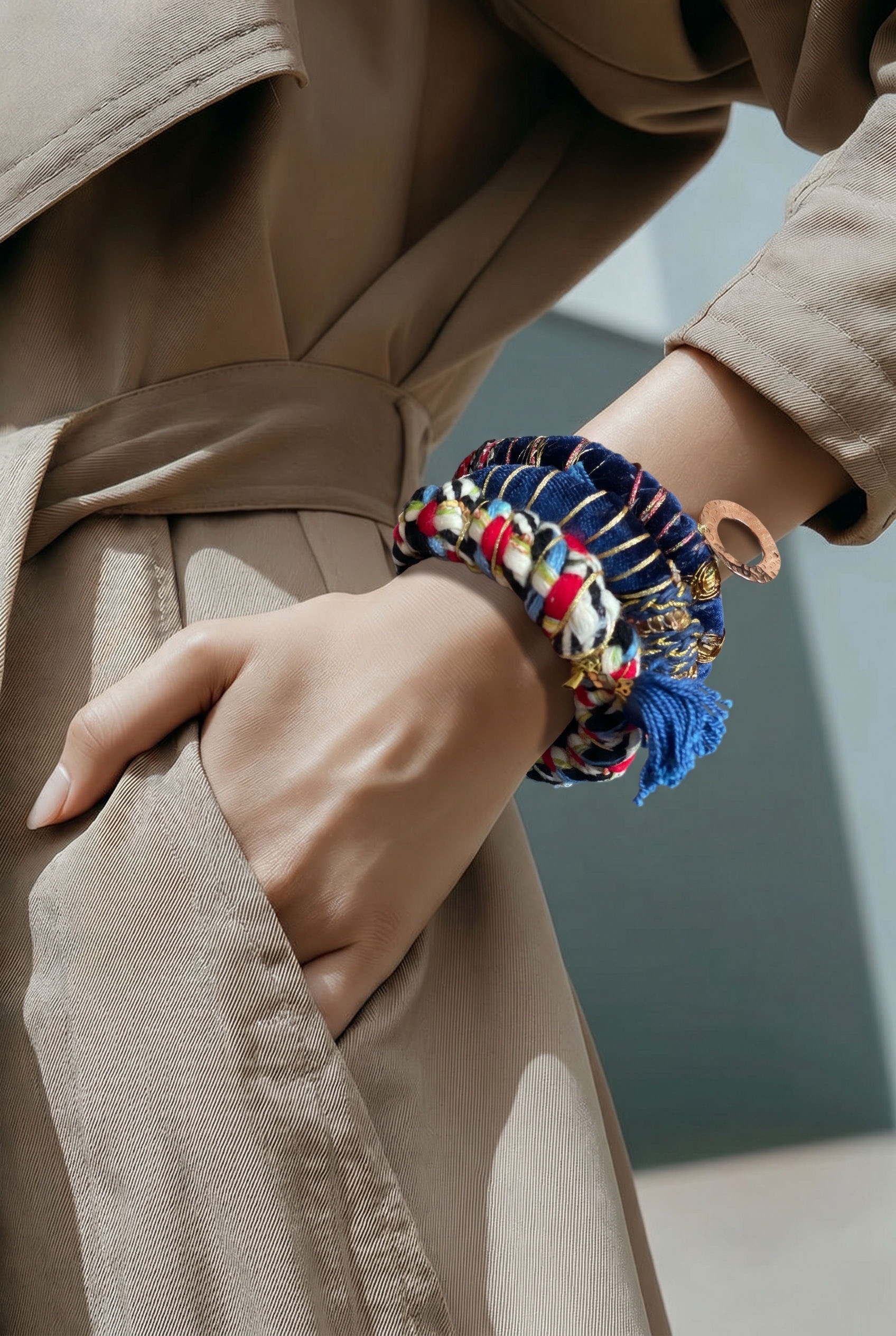 Bracelets Artisanaux Persans Faits Main – Trio Bohème en Tissu de Haute Qualité Bleu et Or – Image 3
