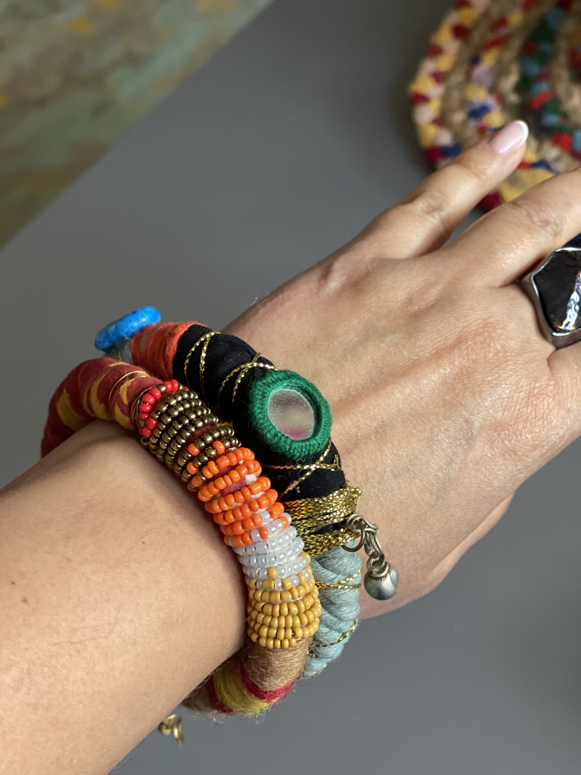 Duo de Bracelets Bohème Chic en Tissus Persans Haut de Gamme – Création Artisanale Unique et Élégante – Image 3