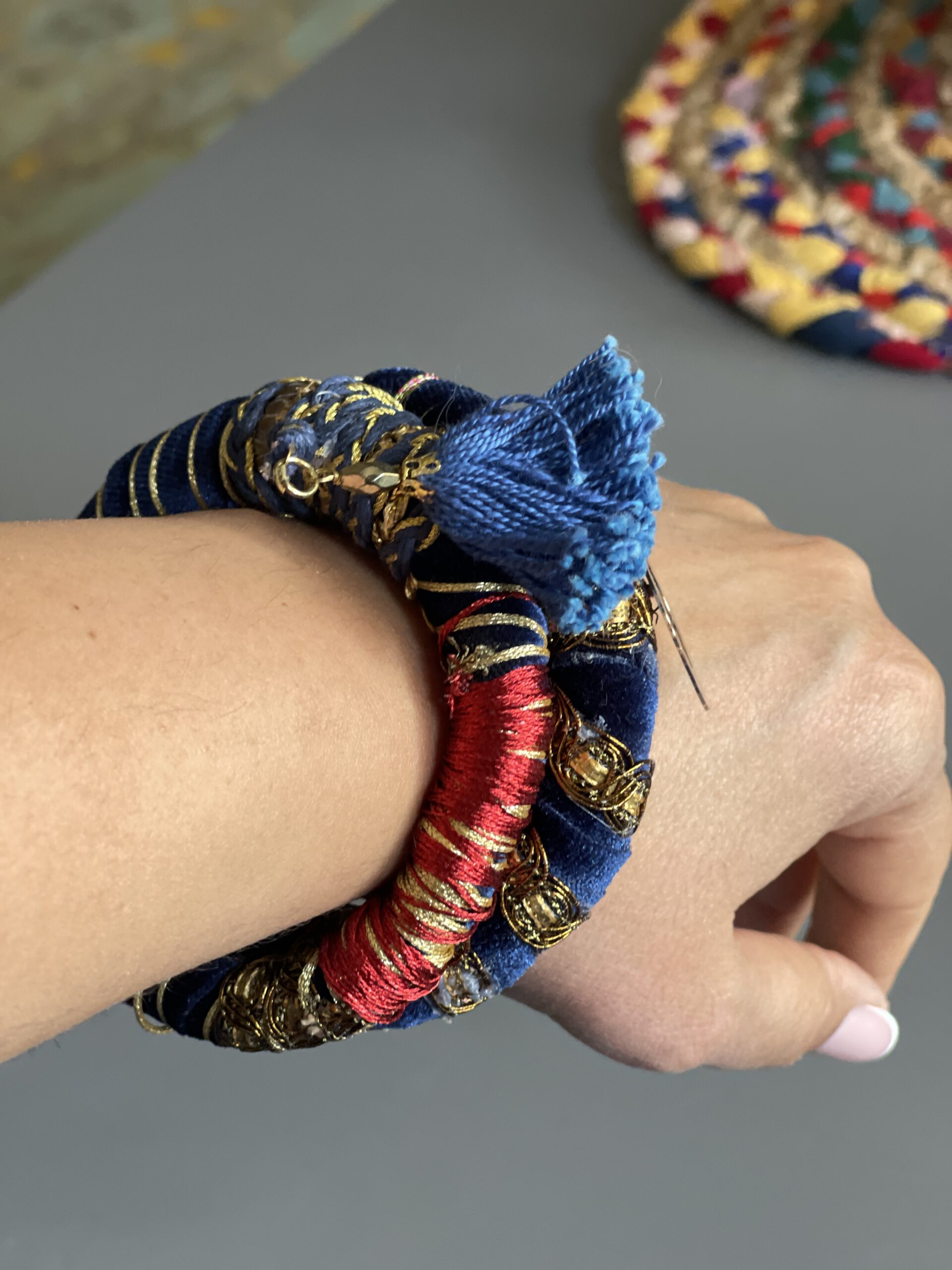 Bracelets Artisanaux Persans Faits Main – Trio Bohème en Tissu de Haute Qualité Bleu et Or – Image 5