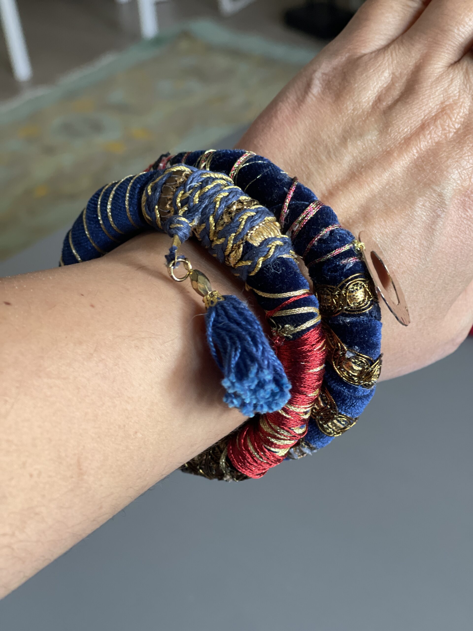 Bracelets Artisanaux Persans Faits Main – Trio Bohème en Tissu de Haute Qualité Bleu et Or – Image 6
