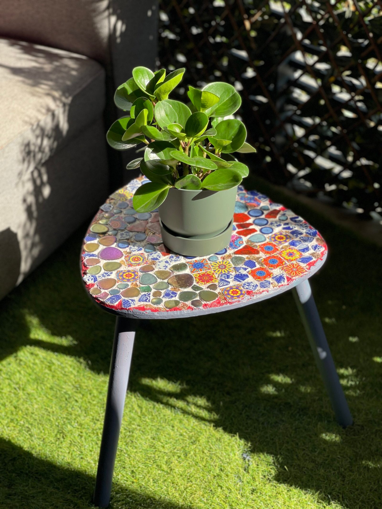 "Éclats de Voyage" Table basse mosaïque artisanale, pièce unique en pierres fines – Image 5