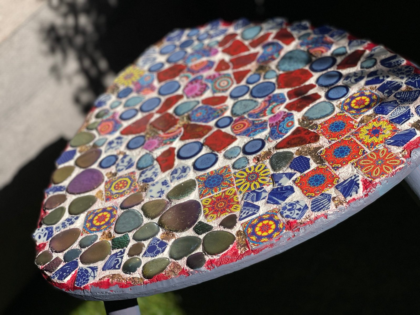 "Éclats de Voyage" Table basse mosaïque artisanale, pièce unique en pierres fines – Image 6