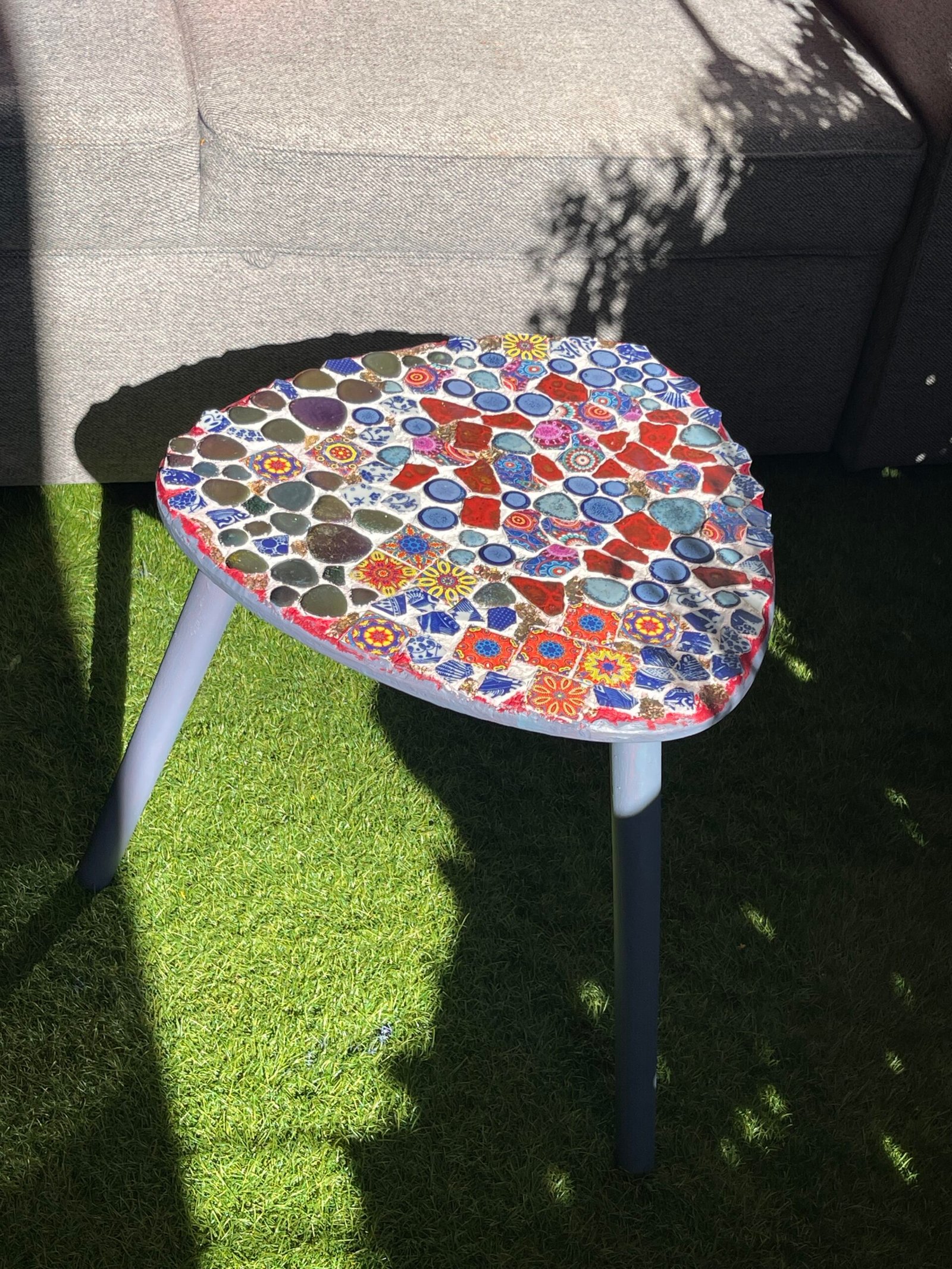 "Éclats de Voyage" Table basse mosaïque artisanale, pièce unique en pierres fines – Image 7