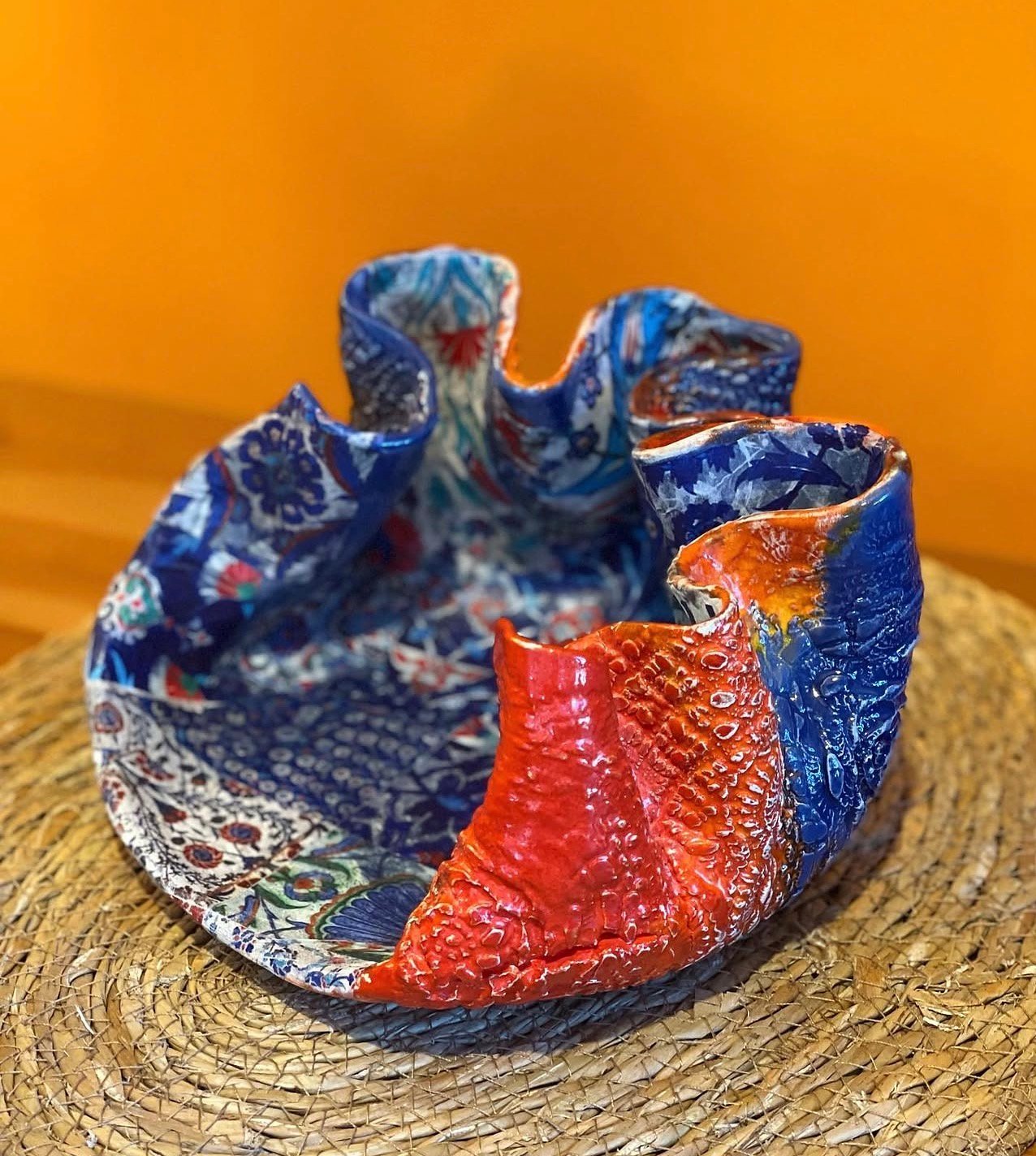Le souffle du Safran : Œuvre d'art en céramique contemporaine, sculpture décorative artisanale